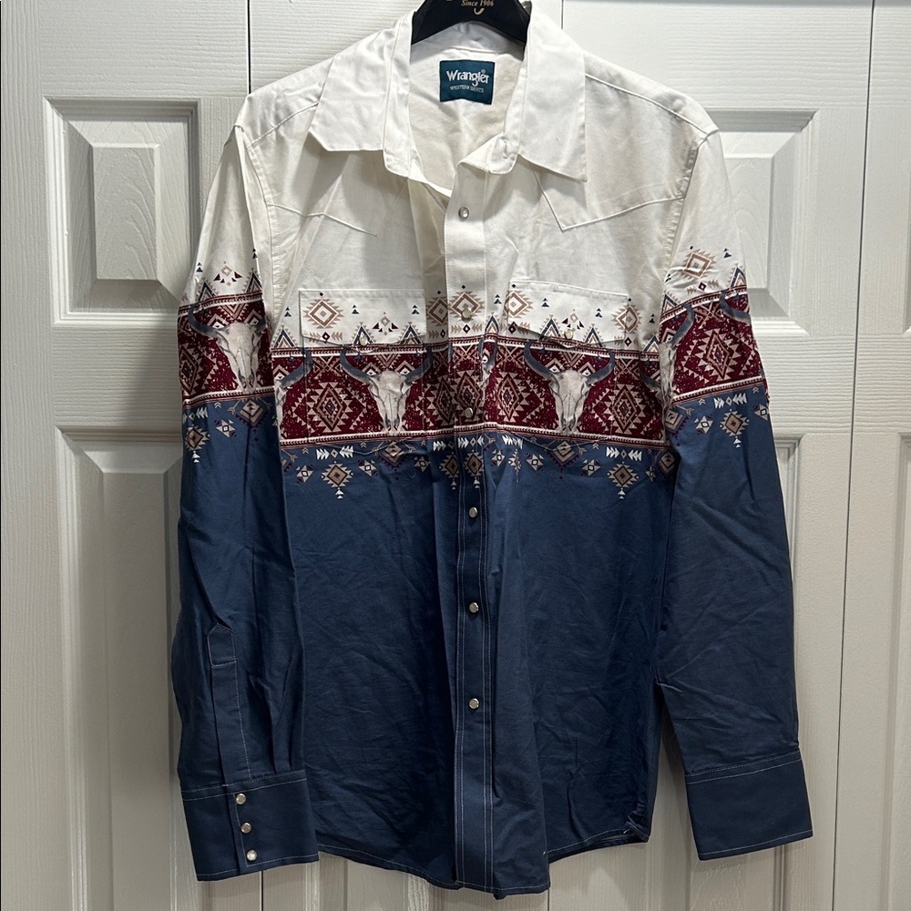 Wrangler White and Blue Western Shirt with Red Accents